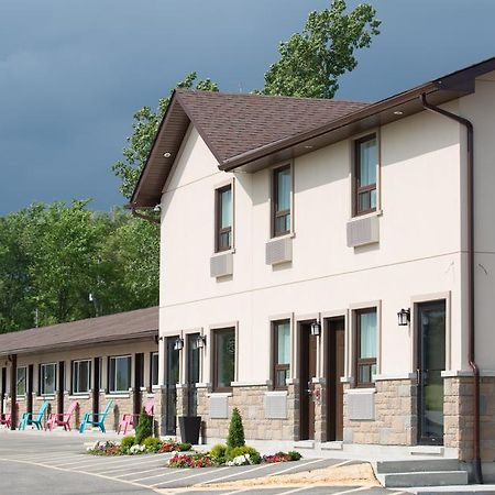 Masterson'S Motel Greater Napanee Exteriör bild