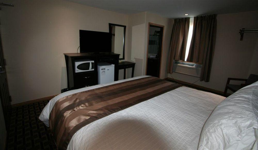 Masterson'S Motel Greater Napanee Exteriör bild
