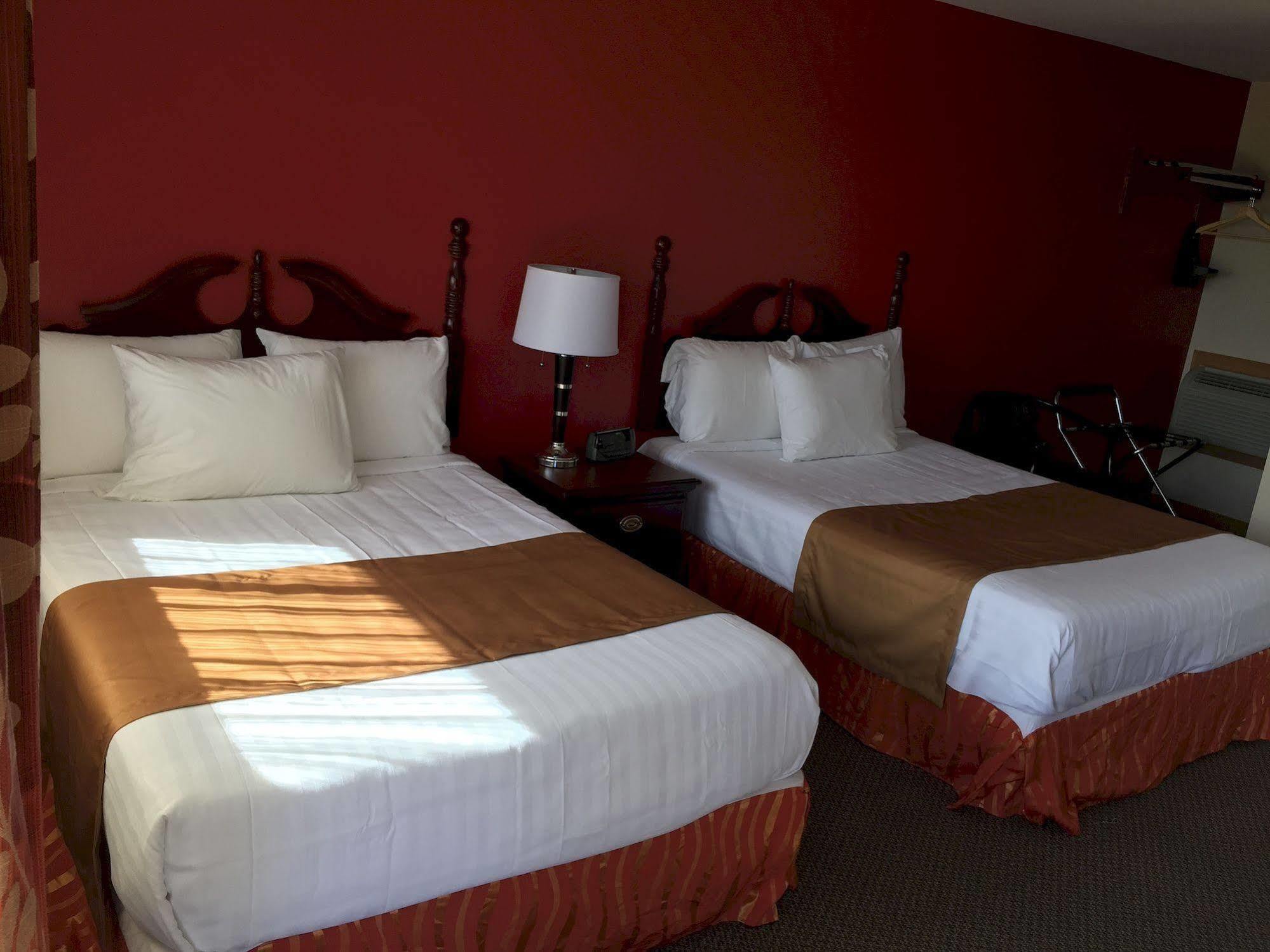 Masterson'S Motel Greater Napanee Exteriör bild
