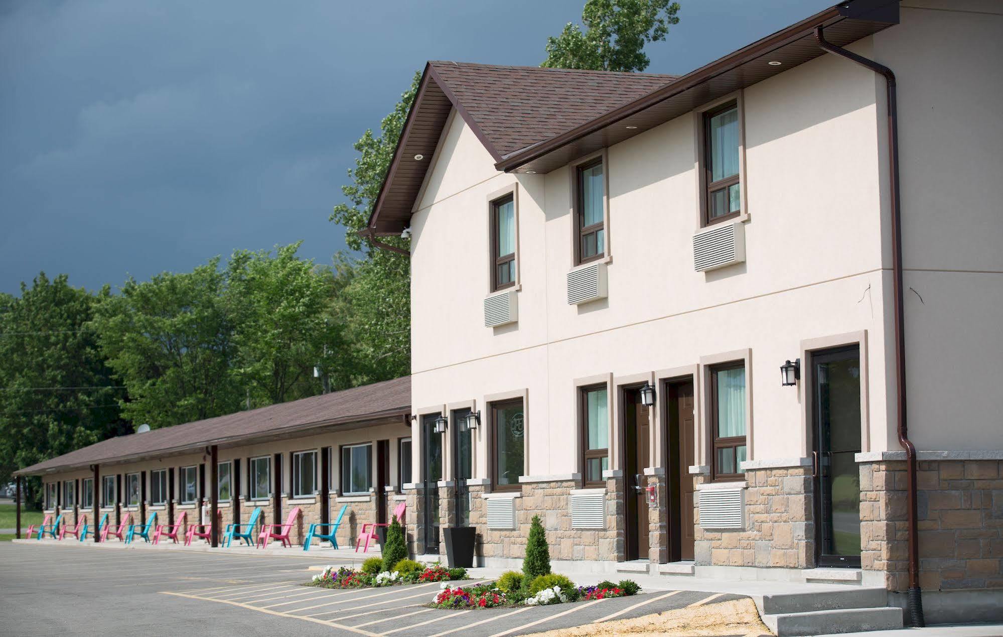 Masterson'S Motel Greater Napanee Exteriör bild